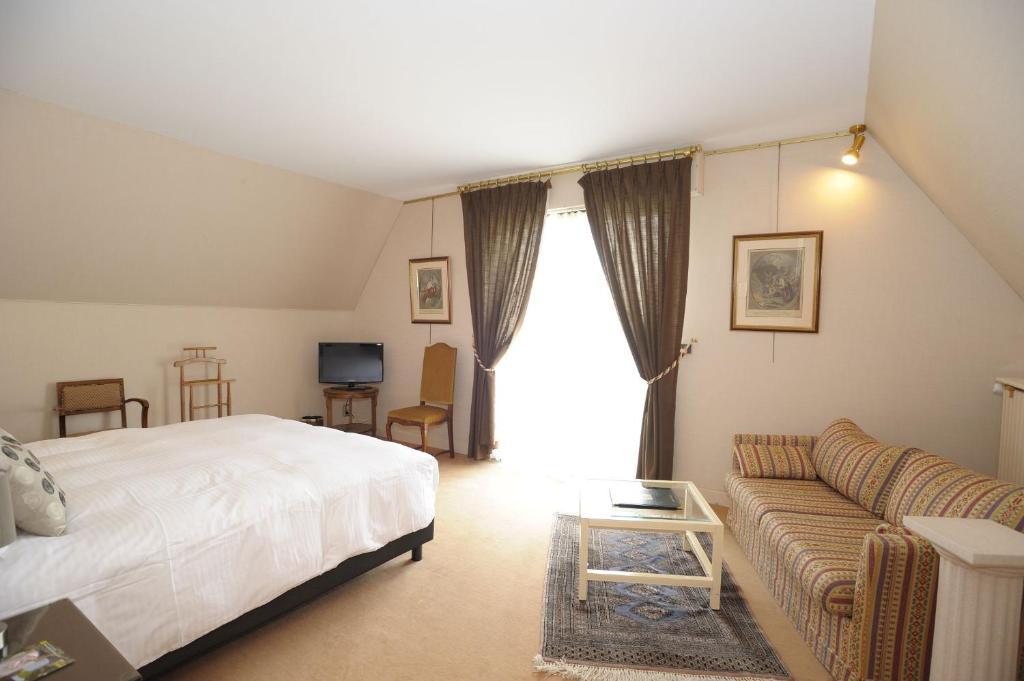 Hotel Logis Le Relais De La Poste Neuveglise Bilik gambar