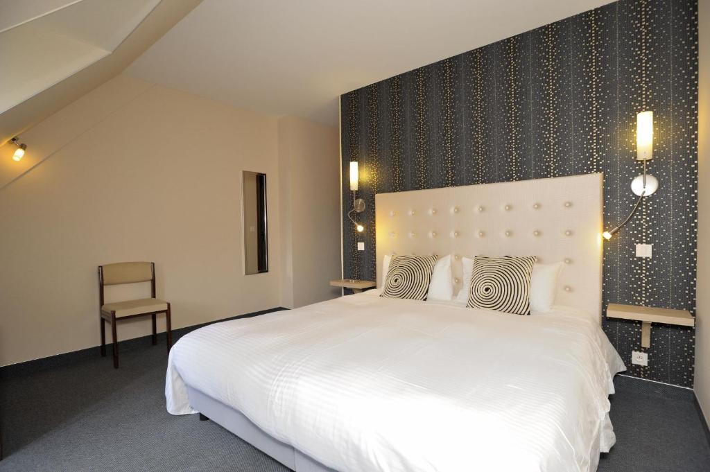 Hotel Logis Le Relais De La Poste Neuveglise Bilik gambar