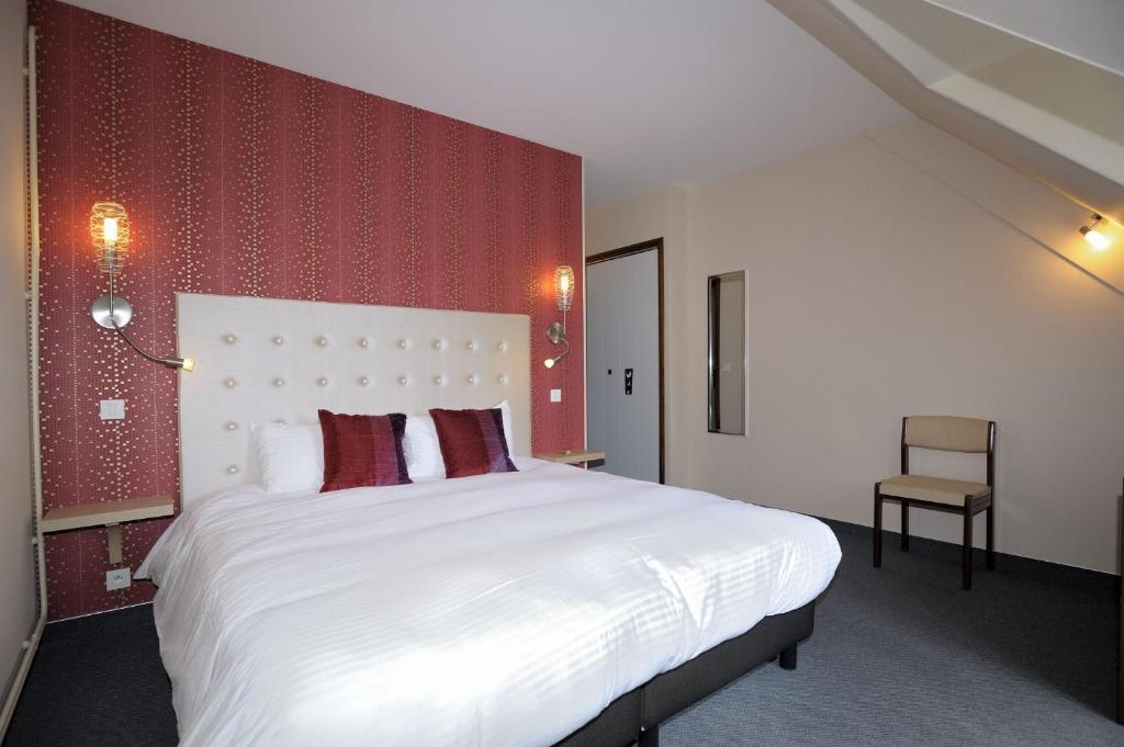 Hotel Logis Le Relais De La Poste Neuveglise Bilik gambar