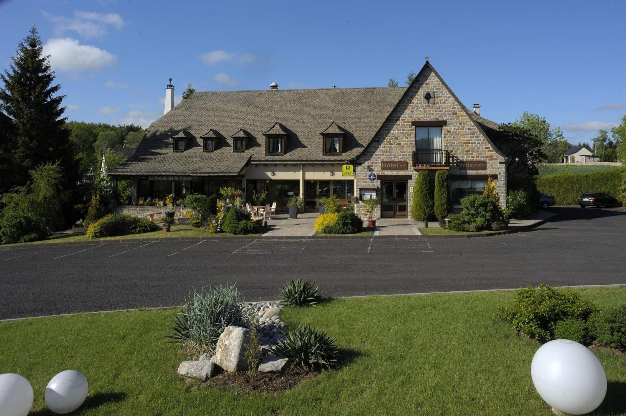 Hotel Logis Le Relais De La Poste Neuveglise Luaran gambar