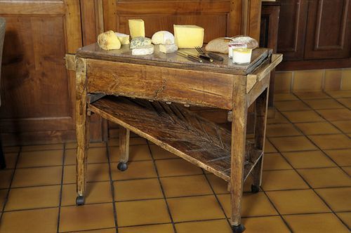 Hotel Logis Le Relais De La Poste Neuveglise Luaran gambar