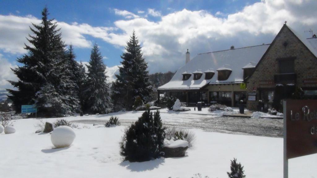 Hotel Logis Le Relais De La Poste Neuveglise Luaran gambar