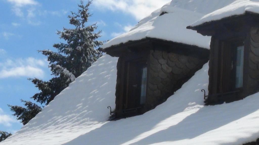 Hotel Logis Le Relais De La Poste Neuveglise Luaran gambar